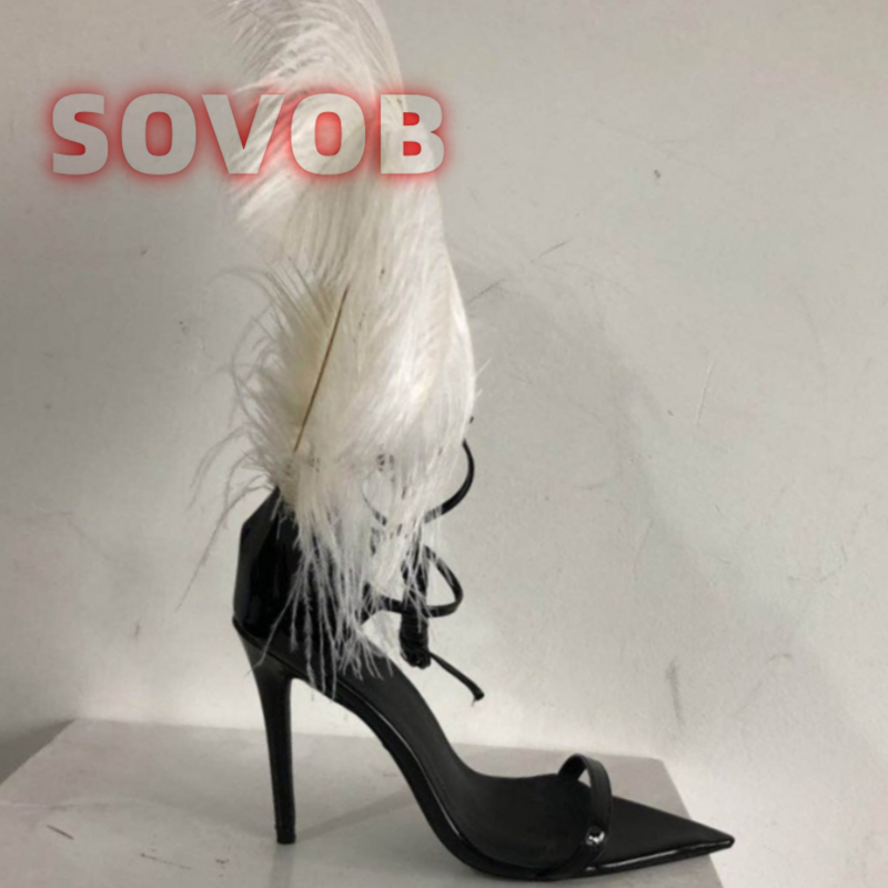 Puszyste, białe sandały na szp – Sandal Strappy Heeled recenzja i cena